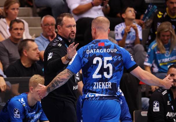 18 09 2025, Germany, Stuttgart, DAIKIN HBL Handball Bundesliga season 2025 2026, TVB Stuttgart vs FRISCH AUF Göppingen, f l TVB Stuttgart coach Misha Kaufmann, Patrick Zieker TVB cheers, jubilation
