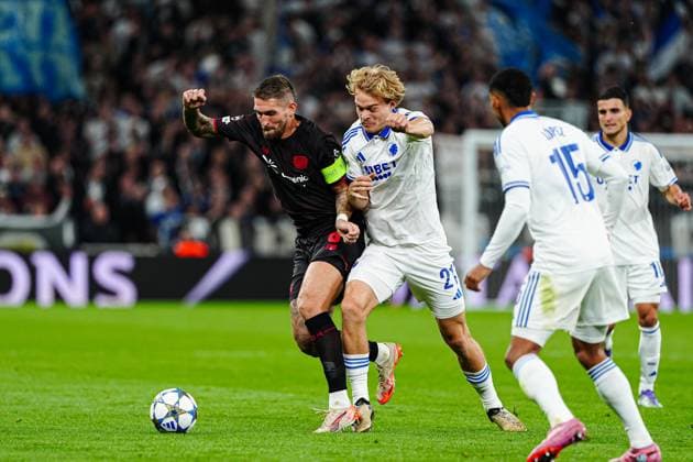 Robert Andrich Bayer 04 Leverkusen, 08 , Mads Emil Madsen FC Copenhagen, 21 DEN, FC Copenhagen vs Bayer 04 Leverkusen, Football, UEFA Champions League, Matchday 1, 2025 2026 season, 18 09 2025 DEN, FC Copenhagen vs Bayer 04 Leverkusen, Football, UEFA Champions League, Matchday 1, 2025 2026 season, 18 09 2025 Copenhagen Copyright: xEibner-Pressefoto MarcelxvonxFehrnx EP_MFN