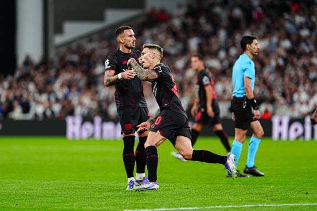 Goal celebration Alejandro Grimaldo Bayer 04 Leverkusen, 20 after scoring 1 1 from free kick DEN, FC Copenhagen vs Bayer 04 Leverkusen, Football, UEFA Champions League, Matchday 1, Season 2025 2026, 18 09 2025 DEN, FC Copenhagen vs Bayer 04 Leverkusen, Football, UEFA Champions League, Matchday 1, Season 2025 2026, 18 09 2025 Copenhagen Copyright: xEibner-Pressefoto MarcelxvonxFehrnx EP_MFN