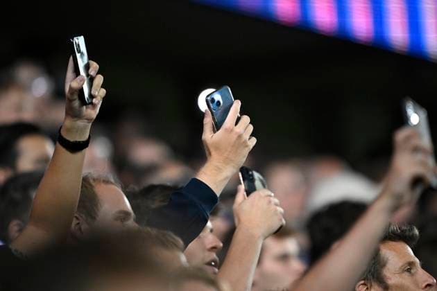 Club Brugge v Monaco - UEFA Champions League BRUGGE, BELGIUM - SEPTEMBER 18 : supporters and smartphone during the UEFA Champions League 2025 26 League Phase MD1 match between Club Brugge and Monaco on September 18, 2025 in Brugge, Belgium, 18 09 2025 Brugge Belgium  Copyright: xNicoxVereeckenx