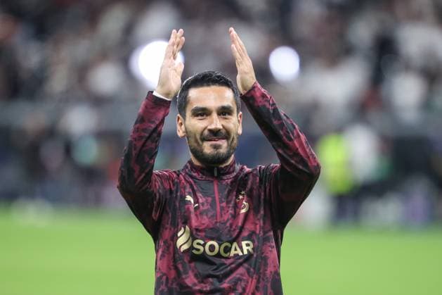 Ilkay Gundogan Galatasaray SK, 20 with greeting to the fans, GER, Eintracht Frankfurt vs Galatasaray Istanbul, Football, UEFA Champions League, League Phase, Matchday 1, Season 2025 2026, 18 09 2025 GER, Eintracht Frankfurt vs Galatasaray Istanbul, Football, UEFA Champions League, League Phase, Matchday 1, Season 2025 2026, 18 09 2025 Frankfurt am Main Copyright: xEibner-Pressefoto JanxPrihodax EP_JPA