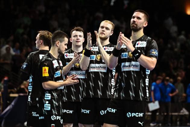 18 09 2025, xlakx, Handball, EHF Champions League, Fuechse Berlin Aalborg Handbold f l Tim Freihoefer Fuechse Berlin , Hakun West Av Teigum Fuechse Berlin , Matthes Langhoff Fuechse Berlin , Fabian Wiede Fuechse Berlin Celebrating the victory, cheering after the match Berlin Daniel Lakomski