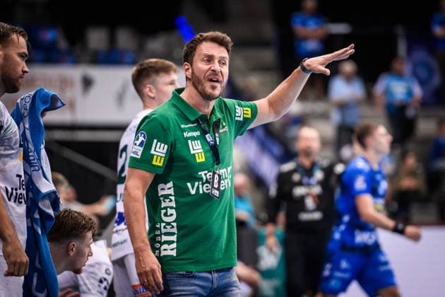 Benjamin Matschke Frisch Auf Goeppingen, Coach visibly dissatisfied GER, TVB 1898 Stuttgart Frisch Auf Goeppingen, DAIKIN HBL, Handball, Bundesliga, Matchday 5, Season 2025 2026, 18 09 2025 GER, TVB 1898 Stuttgart Frisch Auf Goeppingen, DAIKIN HBL, Handball, Bundesliga, Matchday 5, Season 2025 2026, 18 09 2025 Stuttgart Copyright: xSandyxDinkelackerx EP_SDR