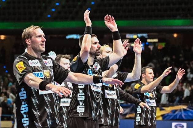 18 09 2025, xlakx, Handball, EHF Champions League, Fuechse Berlin Aalborg Handbold f l Max Darj Fuechse Berlin Fabian Wiede Fuechse Berlin Matthes Langhoff Fuechse Berlin Celebrating the victory, cheering after the game Berlin Daniel Lakomski