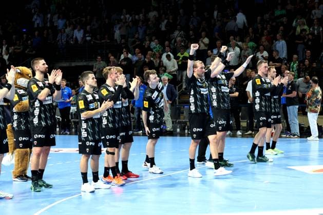 DEU, EHF Champions League, Fuechse Berlin vs Aalborg, 18 09 2025, Max Schmeling Halle, Berlin, DEU, EHF Champions League, Fuechse Berlin vs Aalborg, in the picture Fuechse players circle nordphotoxGmbHx xEngler nph00076