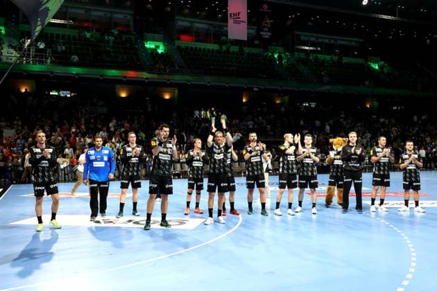 DEU, EHF Champions League, Fuechse Berlin vs Aalborg, 18 09 2025, Max Schmeling Halle, Berlin, DEU, EHF Champions League, Fuechse Berlin vs Aalborg, in the picture Fuechse players circle nordphotoxGmbHx xEngler nph00076