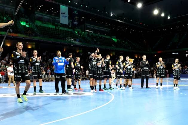 DEU, EHF Champions League, Fuechse Berlin vs Aalborg, 18 09 2025, Max Schmeling Halle, Berlin, DEU, EHF Champions League, Fuechse Berlin vs Aalborg, in the picture Fuechse players circle nordphotoxGmbHx xEngler nph00076