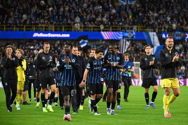 Club Brugge v Monaco - UEFA Champions League BRUGGE, BELGIUM - SEPTEMBER 18 : Mignolet Simon goalkeeper of Club Brugge celebrates the victory with teammates after the UEFA Champions League 2025 26 League Phase MD1 match between Club Brugge and Monaco on September 18, 2025 in Brugge, Belgium, 18 09 2025 Brugge Belgium  Copyright: xVincentxKalutx