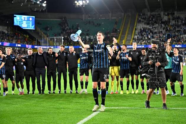 Club Brugge v Monaco - UEFA Champions League BRUGGE, BELGIUM - SEPTEMBER 18 : Vanaken Hans midfielder of Club Brugge celebrates the victory with teammates after the UEFA Champions League 2025 26 League Phase MD1 match between Club Brugge and Monaco on September 18, 2025 in Brugge, Belgium, 18 09 2025 Brugge Belgium  Copyright: xNicoxVereeckenx