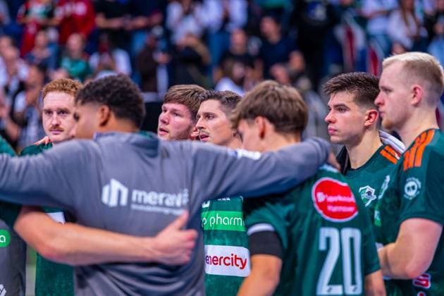 Marius Steinhauser TSV Hannover Burgdorf, No. 19 v l , TSV Hannover Burgdorf green against THW Kiel white on matchday 3 of the 2025 2026 season in the DAIKIN Handball Bundesliga 18 09 2025, ZAG Arena Hannover, GER , Copyright: xJanxGuentherx xTSVxHannover-Burgdorfx