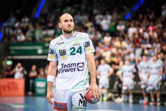 Marcel Schiller Frisch Auf Goeppingen, 24 highly concentrated, thoughtful before the end Seven meters GER, TVB 1898 Stuttgart Frisch Auf Goeppingen, DAIKIN HBL, Handball, Bundesliga, Matchday 5, Season 2025 2026, 18 09 2025 GER, TVB 1898 Stuttgart Frisch Auf Goeppingen, DAIKIN HBL, Handball, Bundesliga, Matchday 5, Season 2025 2026, 18 09 2025 Stuttgart Copyright: xSandyxDinkelackerx EP_SDR