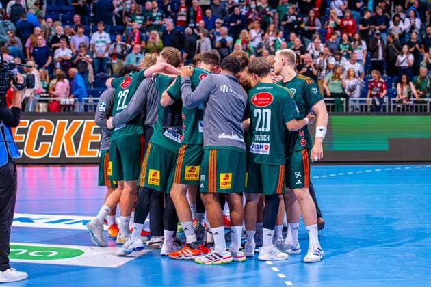 v l , TSV Hannover Burgdorf green vs THW Kiel white on matchday 3 of the 2025 2026 season in the DAIKIN Handball Bundesliga 18 09 2025, ZAG Arena Hannover, GER , Copyright: xJanxGuentherx xTSVxHannover-Burgdorfx