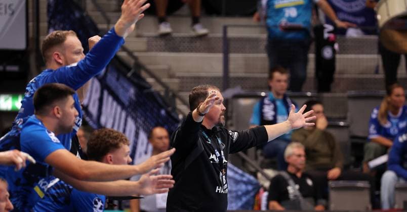 18 09 2025, Germany, Stuttgart, DAIKIN HBL Handball Bundesliga season 2025 2026, TVB Stuttgart vs FRISCH AUF Göppingen, TVB coach Misha Kaufmann disappointed