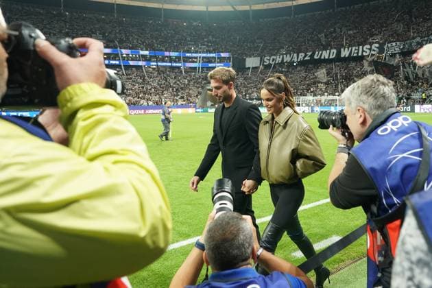 Moel Izabel Goulart and goalkeeper Kevin Trapp Eintracht Frankfurt, 01 in focus Frankfurt 18 09 2025 Eintracht Frankfurt vs Galatasaray Istanbul, Deutsche Bank Park, Matchday 1 UEFA Champions League