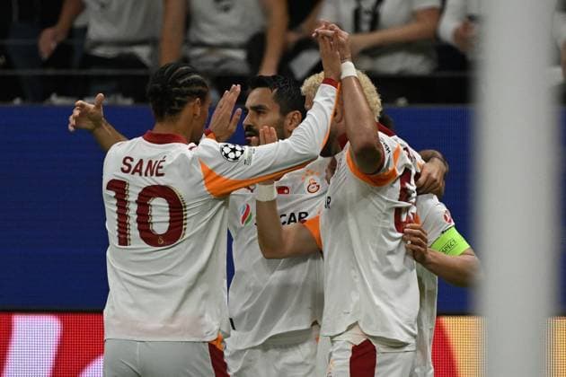 18 09 2025, xjhx, Fußball UEFA Champions League, Eintracht Frankfurt Galatasaray SK Istanbul v l Torjubel nach dem Tor zum celebrating the goal celebrate 0 1 durch Yunus Akgün Akguen Galatasaray Istanbul UEFA REGULATIONS PROHIBIT ANY USE OF PHOTOGRAPHS as IMAGE SEQUENCES and or QUASI VIDEO Frankfurt am Main