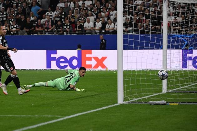 18 09 2025, xjhx, Football UEFA Champions League, Eintracht Frankfurt Galatasaray SK Istanbul v l Michael Zetterer Eintracht Frankfurt scoring 0 1 UEFA REGULATIONS PROHIBIT ANY USE OF PHOTOGRAPHS as IMAGE SEQUENCES and or QUASI VIDEO Frankfurt am Main