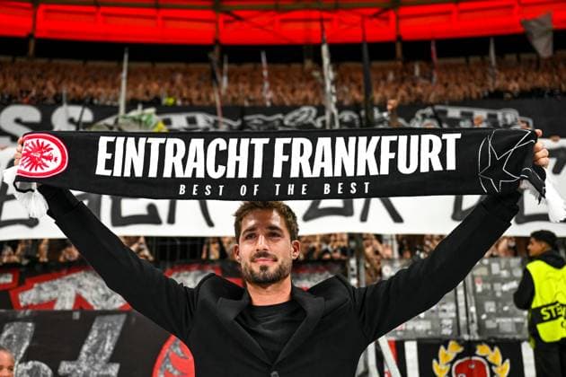 Kevin Trapp says goodbye to the fans, GER, Eintracht Frankfurt vs Galatasaray Istanbul, Football, UEFA Champions League, League phase, Matchday 1, 2025 2026 season, 18 09 2025 GER, Eintracht Frankfurt vs Galatasaray Istanbul, Football, UEFA Champions League, League phase, Matchday 1, 2025 2026 season, 18 09 2025 Frankfurt am Main Copyright: xEibner-Pressefoto FlorianxWiegandx EP_FWD