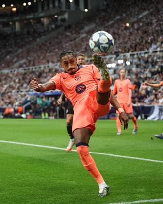 Newcastle United gegen Barcelona 18. September 2025, Newcastle Champions League Fußball Newcastle United gegen Barcelona Raphinha von Barcelona Foto von Daniel Chesterton Newcastle UK  Copyright: xDanielxChestertonxOffside