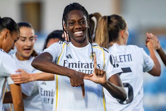 Real Madrid v Eintracht Frankfurt - UEFA Women s Champions League Qualifier Naomie Feller of Real Madrid CF celebrates her goal with her teammates during the UEFA Women s Champions League qualifier match between Real Madrid and Eintracht Frankfurt at Estadio Alfredo Di Stefano on September 18, 2025 in Madrid, Spain. Madrid Estadio Alfredo di Stefano Madrid Spain Copyright: xAlbertoxGardinx AGardin_20250918_Foot_Wom_Champ_ReaMad_Ein_4697