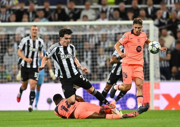 Marcus Rashford of Barcelona challenges Tino Livramento of Newcastle United Newcastle United v Barcelona, UEFA Champions League, Group Stage, Football, St James Park, Newcastle, UK - 18 Sep 2025Newcastle St James Park United Kingdom EDITORIAL USE ONLY No use with unauthorised audio, video, data, fixture lists, club league logos or live services. Online in-match use limited to 120 images, no video emulation. No use in betting, games or single club league player publications.  Copyright: xRichardxLee Shutterstockx 15486944as