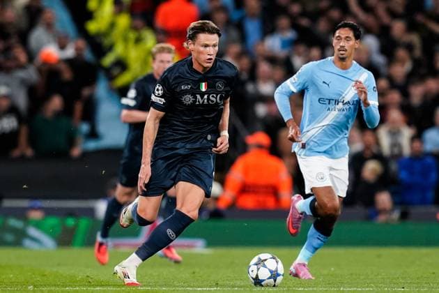 Manchester, England, 18th September 2025. Scott McTominay of SSC Napoli breaks with the ball during the Manchester City vs Napoli UEFA Champions League match at the Etihad Stadium, Manchester. Picture credit should read: Andrew Yates Sportimage EDITORIAL USE ONLY. No use with unauthorised audio, video, data, fixture lists, club league logos or live services. Online in-match use limited to 120 images, no video emulation. No use in betting, games or single club league player publications. SPI_018_AY_MCI_NAP SPI-4144-0047