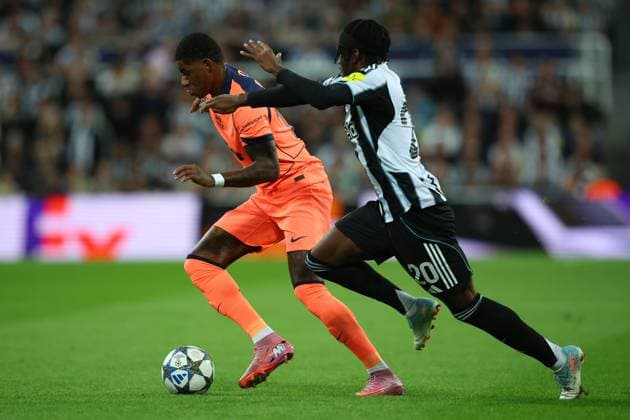 Newcastle United FC v FC Barcelona, Barca - UEFA Champions League 2025 26 League Phase MD1 Marcus Rashford of FC Barcelona and Anthony Elanga of Newcastle United challenge during the UEFA Champions League 2025 26 League Phase MD1 match between Newcastle United FC and FC Barcelona at St James Park on September 18, 2025 in Newcastle upon Tyne, England. Newcastle upon Tyne St. James Park England United Kingdom Copyright: xEdxSykes Sportsphoto APLx 14135221