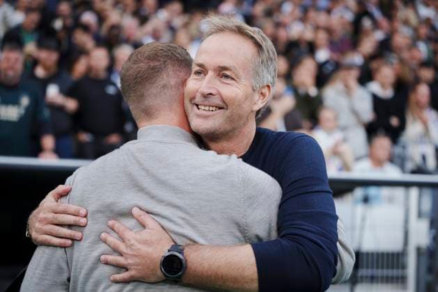 Champions League FC Copenhagen Bayer 04 Leverkusen FC Copenhagen head coach Jacob Neestrup and Bayer Leverkusen s Danish head coach Kasper Hjulmand R embrace before the UEFA Champions League first round football match between FC Copenhagen and Bayer 04 Leverkusen at Parken in Copenhagen on Thursday, September 18, 2025 , Copenhagen Denmark  Copyright: Ritzau Scanpix LiselottexSabroex spdk20250918-212043-L