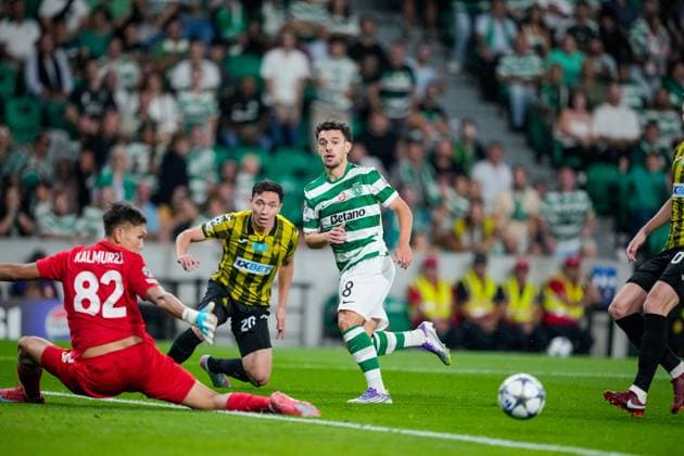 UEFA CHAMPIONS LEAGUE SPORTING CP VS KAIRAT ALMATY Lisboa, Portugal - 18 09 2025: UEFA Champions League match between Sporting CP and Kairat Almaty at Estadio JosÃ Alvalade 8 Sporting midfielder, Pedro Goncalves 20 Kairat Almaty defender, Erkin Tapalov and 82 Kairat Almaty goalkeeper, Sherkhan Kalmurza watches to see where the ball ends up Mandatory Credit: Pedro Loureiro Avant Sports Agency Lisboa Estadio JosÃ Alvalade Portugal Copyright: xTorbjornxTandex
