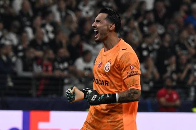18 09 2025, xsltx, Football UEFA Champions League, Eintracht Frankfurt Galatasaray SK Istanbul v l Ugurcan Cakir Galatasaray Istanbul Goal celebration after the 0 1 DFL DFB REGULATIONS PROHIBIT ANY USE OF PHOTOGRAPHS as IMAGE SEQUENCES and or QUASI VIDEO Frankfurt am Main