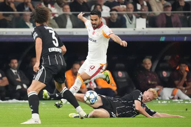 Hugo Larsson Eintracht Frankfurt, 16 separates Ilkay Gündogan Galatasaray Istanbul from the ball Frankfurt 18 09 2025 Eintracht Frankfurt vs Galatasaray Istanbul, Deutsche Bank Park, Matchday 1 UEFA Champions League