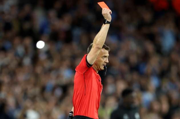 Manchester City v SSC Napoli - UEFA Champions League 2025 26 League Phase MD1 Referee Felix Zwayer shows Red card and sends off Giovanni Di Lorenzo (not Pictured) during the UEFA Champions League 2025 26 League Phase MD1 match between Manchester City and SSC Napoli at City of Manchester Stadium on September 18, 2025 in Manchester, England. Manchester City of Manchester Stadium England United Kingdom Copyright: xNigelxFrench Sportsphoto APLx 14135223