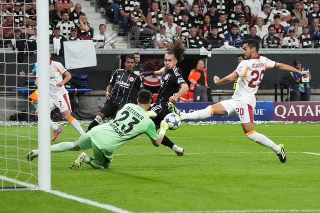 Goalkeeper Kevin Trapp Eintracht Frankfurt, 01 saves against Ilkay Gündogan Galatasaray Istanbul Frankfurt 18 09 2025 Eintracht Frankfurt vs Galatasaray Istanbul, Deutsche Bank Park, Matchday 1 UEFA Champions League