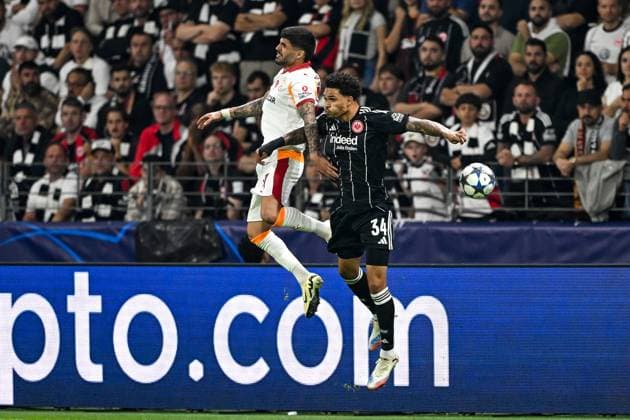 Eren Elmali Galatasaray Istanbul, 17 in duel with Nnamdi Collins Eintracht Frankfurt, 34 , GER, Eintracht Frankfurt vs Galatasaray Istanbul, Football, UEFA Champions League, League Phase, Matchday 1, Season 2025 2026, 18 09 2025 GER, Eintracht Frankfurt vs Galatasaray Istanbul, Football, UEFA Champions League, League Phase, Matchday 1, Season 2025 2026, 18 09 2025 Frankfurt am Main Copyright: xEibner-Pressefoto FlorianxWiegandx EP_FWD