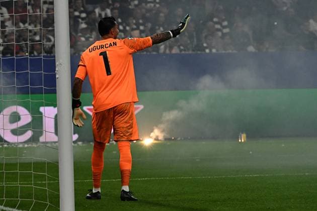 18 09 2025, xsltx, Football UEFA Champions League, Eintracht Frankfurt Galatasaray SK Istanbul v l Ugurcan Cakir Galatasaray Istanbul DFL DFB REGULATIONS PROHIBIT ANY USE OF PHOTOGRAPHS as IMAGE SEQUENCES and or QUASI VIDEO Frankfurt am Main