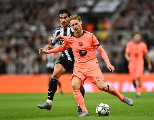 Frenkie de Jong of Barcelona (right) and Sandro Tonali of Newcastle United Newcastle United v Barcelona, UEFA Champions League, Group Stage, Football, St James Park, Newcastle, UK - 18 Sep 2025Newcastle St James Park United Kingdom EDITORIAL USE ONLY No use with unauthorised audio, video, data, fixture lists, club league logos or live services. Online in-match use limited to 120 images, no video emulation. No use in betting, games or single club league player publications.  Copyright: xRichardxLee Shutterstockx 15486944ay