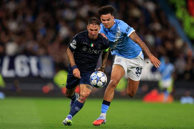 Manchester City v Napoli Champions League 18 09 2025. Matteo Politano (21) of Napoli and Nico O Reilly (33) of Manchester City challenge for the ball during the Champions League match between Manchester City and Napoli at the Etihad Stadium, Manchester, England on 18 September 2025. Manchester Etihad Stadium Manchester England Editorial use only , Copyright: xConorxMolloyx PSI-22854-0036