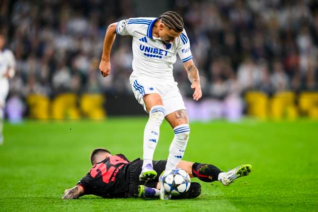 Champions League League Phase FC Kobenhavn vs Bayer 04 Leverkusen 18 09 2025 11 FCK Jordan Larsson, 24 GER Aleix Garcia Champions League League League Phase FC Kobenhavn vs Bayer 04 Leverkusen 18 09 2025 Kobenhavn, Denmark 18 September, 2025 UK Champions League League League Phase FC Copenhagen vs Bayer 04 Leverkusen Parken, Copenhagen, Denmark Kobenhavn Parken Danmark Copyright: xMichaelxBarrettxBoesenx