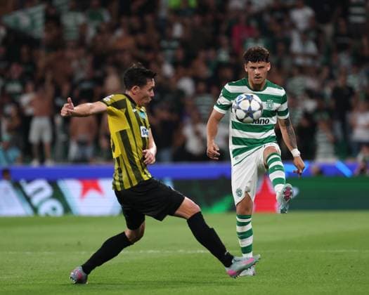 Maximiliano Araujo ( Sporting CP ) with the ball during the match between Sporting CP and Kairat Almaty , valid for Champions League at Estadio de Alvalade on 18 September 2025. Lisboa Portugal Copyright: xIMAGOx xPRIMExSPORTSxIMAGESx xFILIPExOLIVEIRAx