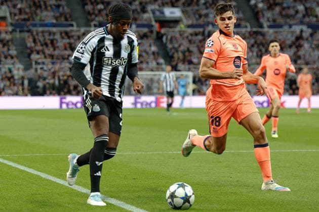 18th September 2025; St James Park, Newcastle, England; UEFA Champions League Football, Newcastle United versus Barcelona; Anthony Elanga of Newcastle United closed down by Gerard Martin of Barcelona  CraigxCowan