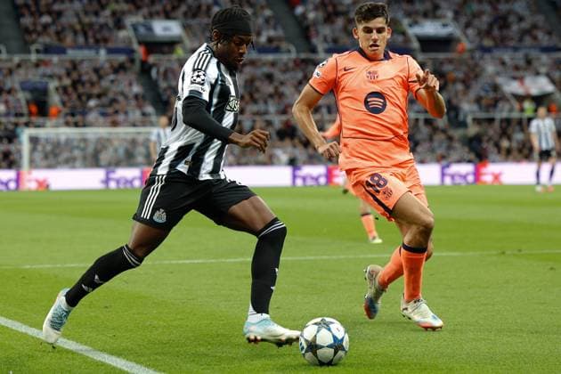 18th September 2025; St James Park, Newcastle, England; UEFA Champions League Football, Newcastle United versus Barcelona; Anthony Elanga of Newcastle United cuts inside against Gerard Martin of Barcelona  CraigxCowan