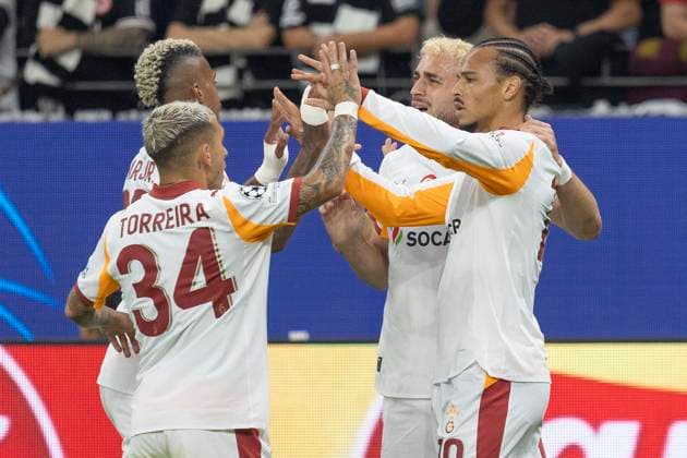 UEFA Champions League Eintracht Frankfurt Galatasaray, 18 09 2025 Lucas Torreira Galatasaray Spor Kulübü Istanbul 34 Leroy Sane Galatasaray Spor Kulübü Istanbul 10 Bar Yilmaz Galatasaray Spor Kulübü Istanbul 53 Mario Lemina Galatasaray Spor Kulübü Istanbul 99 celebrate the goal to take a 1-0 lead, Eintracht Frankfurt Galatasaray, Frankfurt, Deutsche Bank Park, 18 9 2025 Copyright: xBEAUTIFULxSPORTS Gawlikx