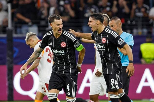 Robin Koch Eintracht Frankfurt, 04 and Fares Chaibi Eintracht Frankfurt, 08 after confirmation for 3 1 , Germany, Football, UEFA Champions League, Matchday 1, 2025 2026, Eintracht Frankfurt vs Galatasaray SK, 18 09 2025, Deutsche Bank Park, Frankfurt am Main, Germany Frankfurt am Main Deutsche Bank Park Hessen Germany Copyright: xGrantxHubbsx
