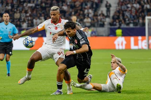 Mario Lemina Galatasaray SK, 99 , Can Uzun Eintracht Frankfurt, 42 and Lucas Torreira Galatasaray SK, 34 fighting for the ball , Germany, Football, UEFA Champions League, Matchday 1, 2025 2026, Eintracht Frankfurt vs Galatasaray SK, 18 09 2025, Deutsche Bank Park, Frankfurt am Main, Germany Frankfurt am Main Deutsche Bank Park Hessen Germany Copyright: xGrantxHubbsx