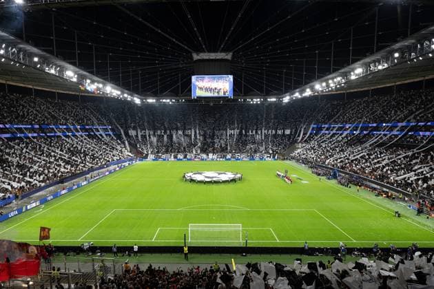 18 09 2025, xjhx, Football UEFA Champions League, Eintracht Frankfurt Galatasaray SK Istanbul v l Fans Eintracht Frankfurt, Mood, Scarves, Choreography Choreography UEFA REGULATIONS PROHIBIT ANY USE OF PHOTOGRAPHS as IMAGE SEQUENCES and or QUASI VIDEO Frankfurt am Main