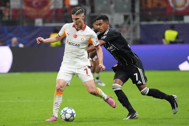 Roland Sallai Galatasaray Istanbul vs Ansgar Knauff Eintracht Frankfurt, 07 Frankfurt 18 09 2025 Eintracht Frankfurt vs Galatasaray Istanbul, Deutsche Bank Park, Matchday 1 UEFA Champions League