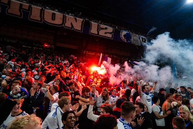 FC Copenhagen v Bayer Leverkusen, UEFA Champions League, Copenhagen, Denmark Copenhagen, Denmark. 18th, September 2025. Football fans of FC Copenhagen seen in celebration on the stands at the UEFA Champions League match between FC Copenhagen and Bayer Leverkusen at Parken in Copenhagen. Denmark, Copenhagen  Copyright: xGonzalesxPhoto TobiasxJorgensenx