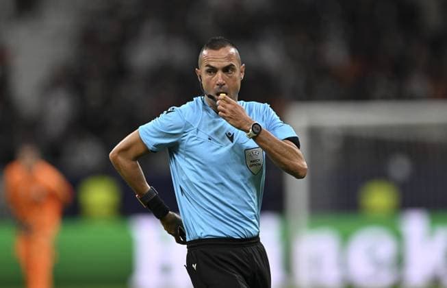 UEFA Champions League: Eintracht Frankfurt v Galatasaray FRANKFURT, GERMANY - SEPTEMBER 18: Referee Marco Guida officiates during the UEFA Champions League match between Eintracht Frankfurt and Galatasaray at Deutsche Bank Park in Frankfurt, Germany, on September 18, 2025. Halil Sagirkaya Anadolu Frankfurt Germany. Editorial use only. Please get in touch for any other usage.  Copyright: x2025xAnadoluxHalilxSagirkayax