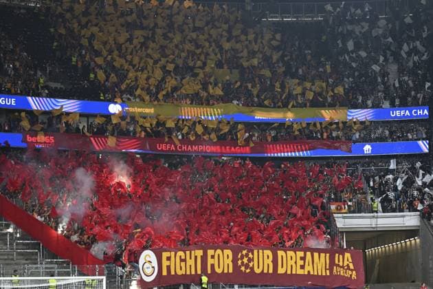 UEFA Champions League: Eintracht Frankfurt v Galatasaray FRANKFURT, GERMANY - SEPTEMBER 18: Galatasaray fans support their team during the UEFA Champions League group stage match between Eintracht Frankfurt and Galatasaray at Deutsche Bank Park in Frankfurt, Germany, on September 18, 2025. Halil Sagirkaya Anadolu Frankfurt Germany. Editorial use only. Please get in touch for any other usage.  Copyright: x2025xAnadoluxHalilxSagirkayax