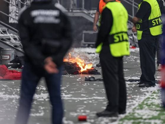 Champions League Eintracht Frankfurt Galatasaray AS on 18 09 25 in Deutsche Bank Park, Frankfurt Fan paraphernalia of Galatasaray Istanbul were burned after the match Frankfurt Deutsche Bank Park Frankfurt Germany Copyright: xAlfioxMarinox