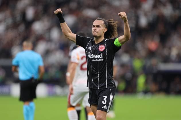18 09 2025, Football UEFA Champions League, Eintracht Frankfurt Galatasaray SK Istanbul, emonline, emspor, v l , Arthur Theate Eintracht Frankfurt jubelnd bejubelt jubeln jubeln DFL DFB REGULATIONS PROHIBIT ANY USE OF PHOTOGRAPHS AS IMAGE SEQUENCES AND OR QUASI VIDEO xdcx Copyright: HMBxMedia Claus
